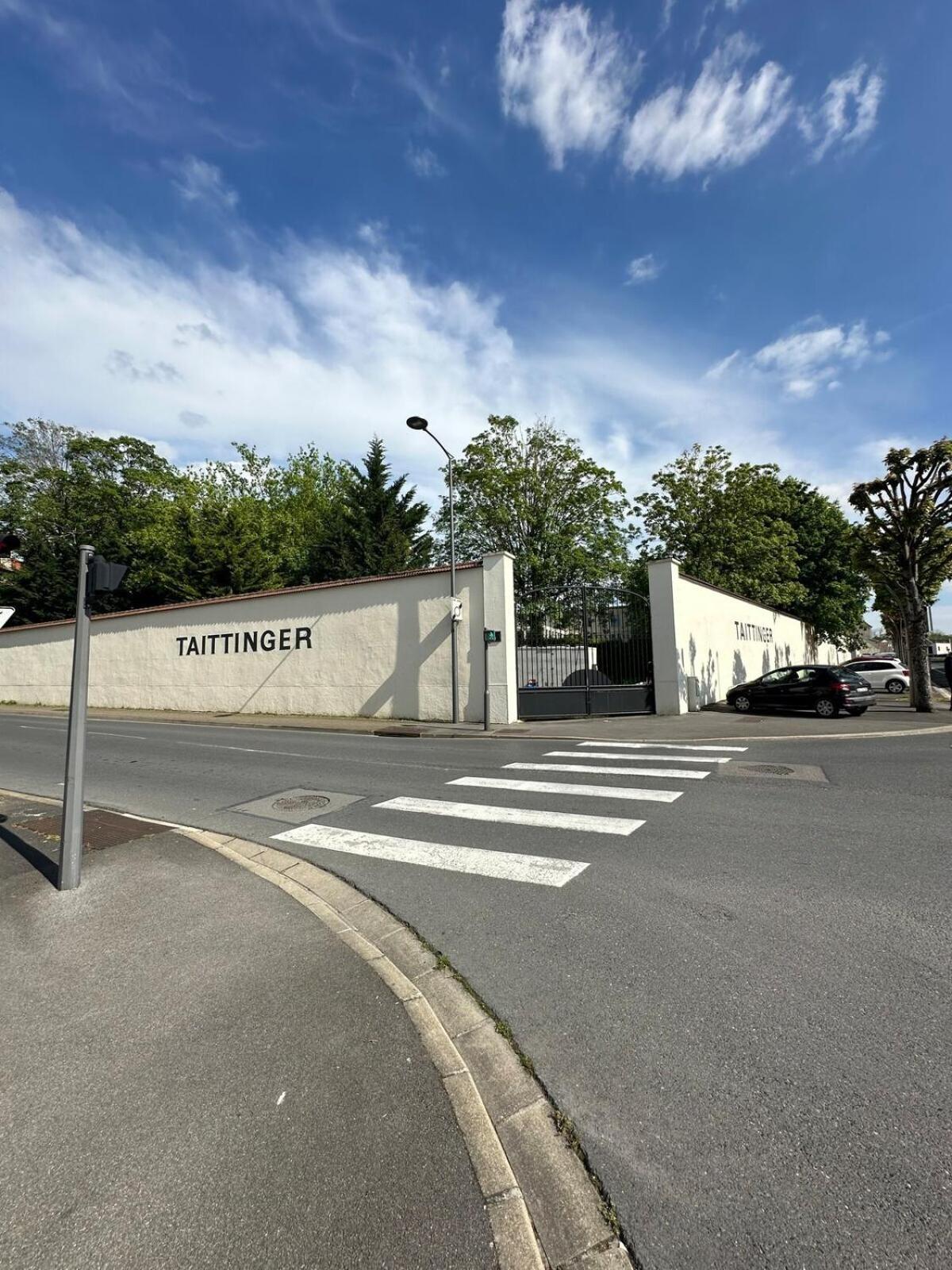 Au Coeur Du Quartier Taittinger Apartment Reims Exterior photo